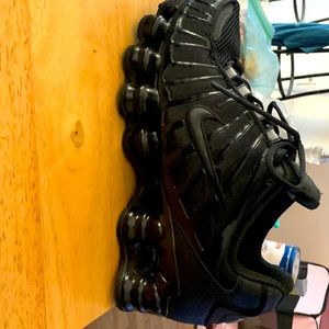 Brand new Nike shocks never been worn no box no tags women 8 1/2